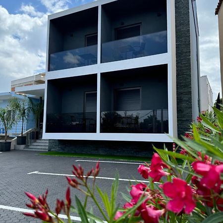 Kevin'S Aparthotel วญอเรอ ภายนอก รูปภาพ