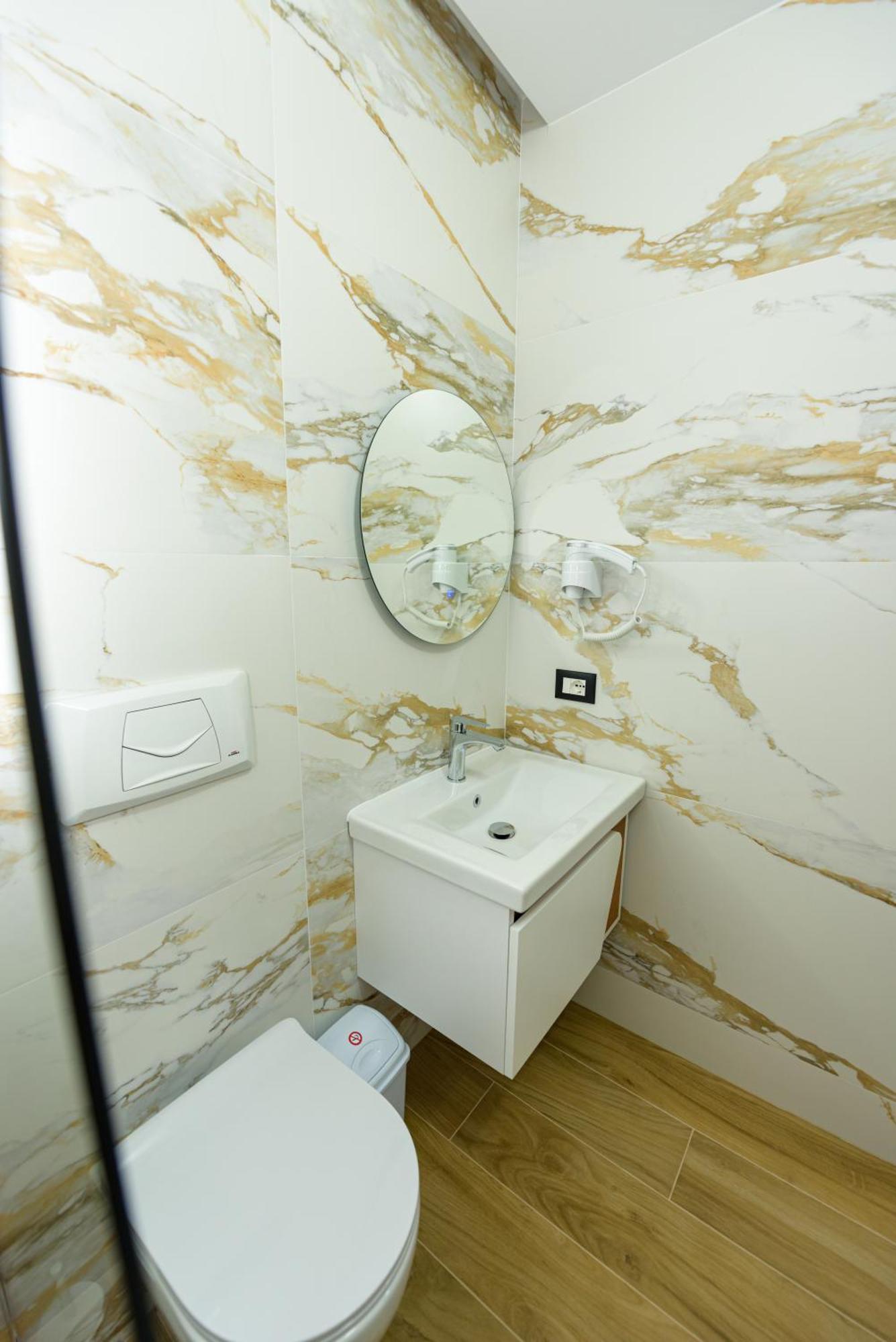 Kevin'S Aparthotel วญอเรอ ภายนอก รูปภาพ